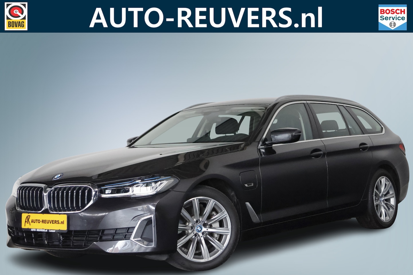 BMW 5-serie Touring - 530e xDrive Executive / Leder / Softclose / Pilot assist / HUD / CarPlay - AutoWereld.nl