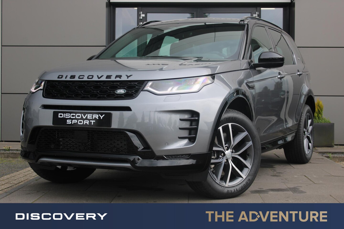 Land Rover Discovery Sport - P300e Dynamic SE | Glazen dak - AutoWereld.nl