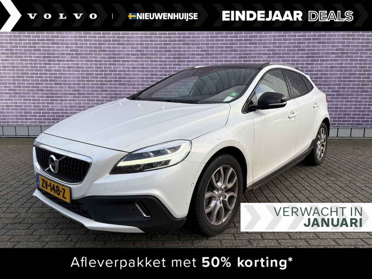 Volvo V40 Cross Country - 1.5 T3 Polar+ Luxury Automaat | Trekhaak | Stoelverwarming | Parkeer Camera | Harman Kardo - AutoWereld.nl