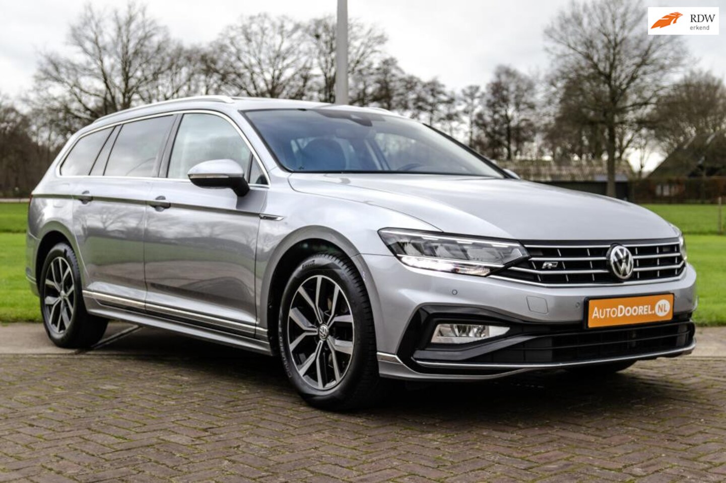 Volkswagen Passat Variant - 1.5 TSI R-Line Panoramadak Navigatie - AutoWereld.nl