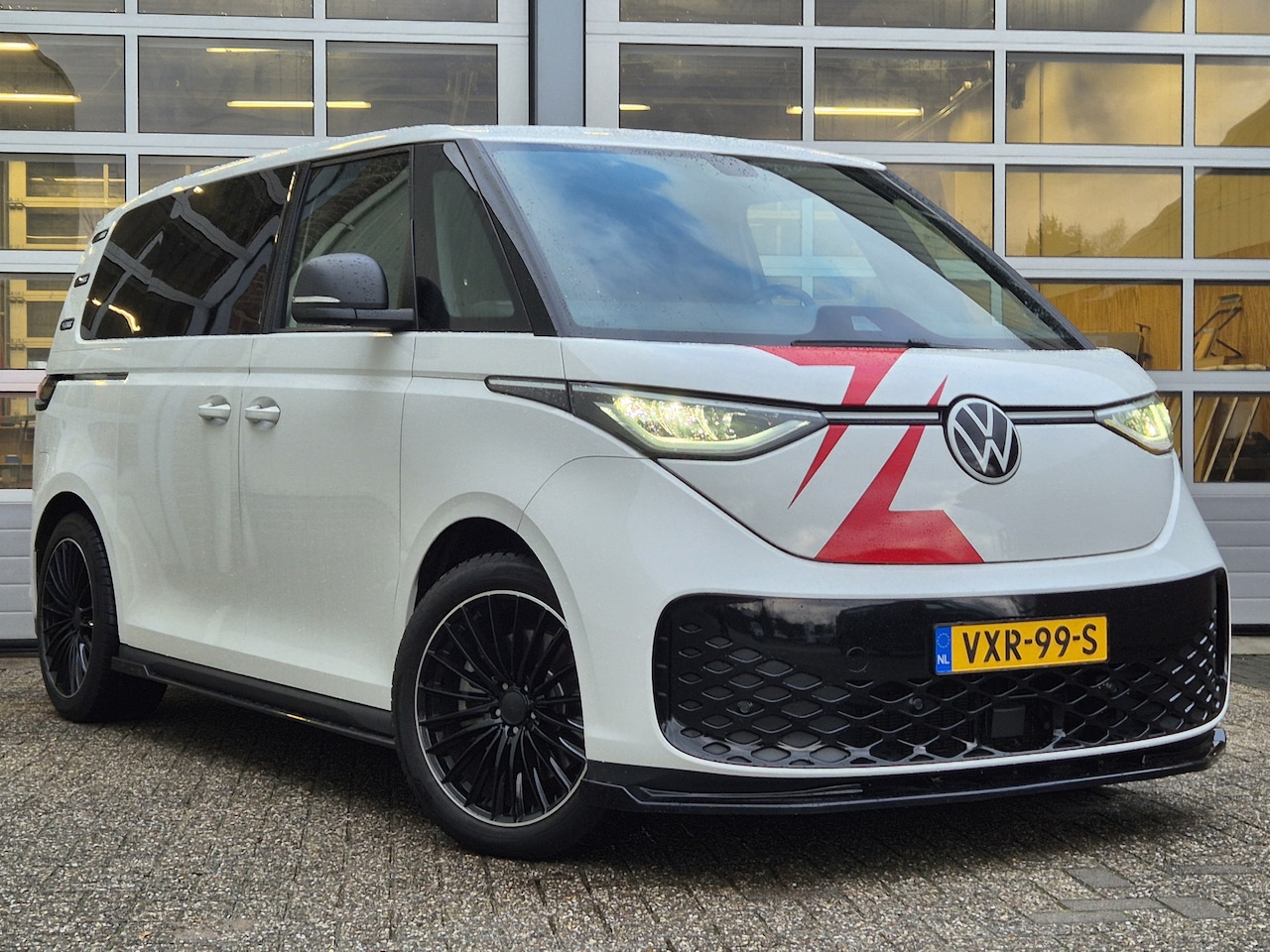 Volkswagen ID. Buzz Cargo - ACC | AIRCO | CAMERA | TREKHAAK | - AutoWereld.nl