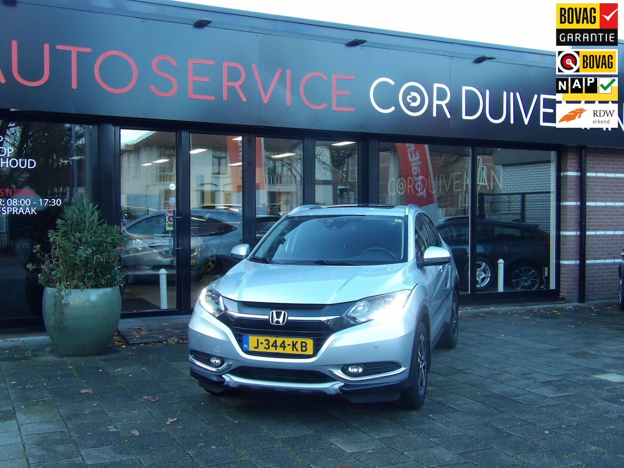 Honda HR-V - 1.5 i-VTEC Executive // PANORAMA / AIRCO / CRUISE CONTROL volledig onderhouden incl bovag - AutoWereld.nl