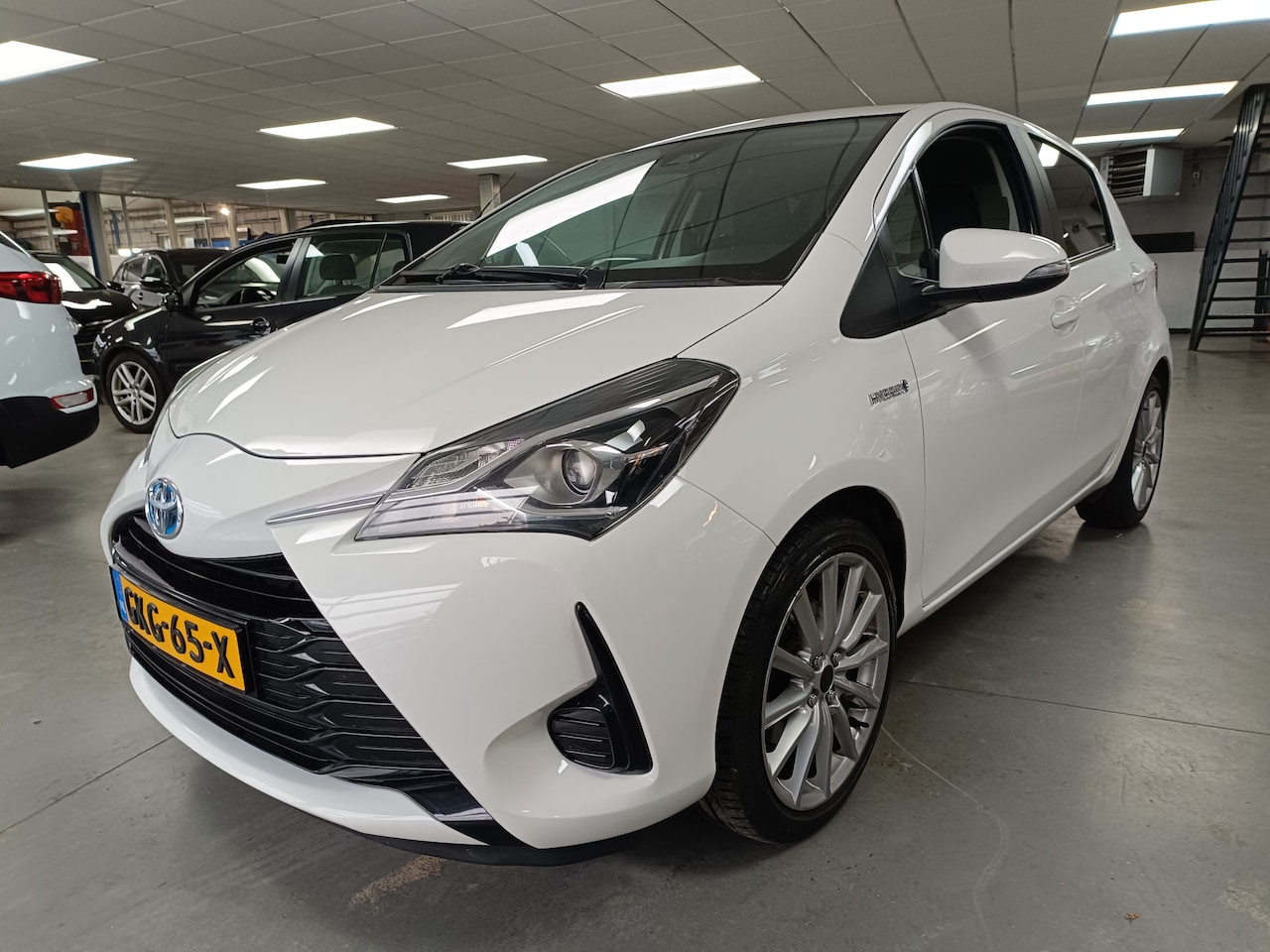 Toyota Yaris - 1.5 Hybrid Dynamic Automaat 75854 Km Achteruit camera - AutoWereld.nl