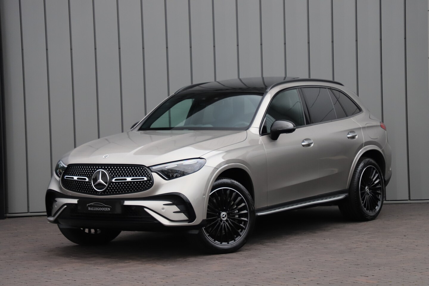 Mercedes-Benz GLC-klasse - 300e AMG 4-Matic Aut9 | Pano | Keyles | Massage | Stoelkoeling | Distronic | Digital-light - AutoWereld.nl