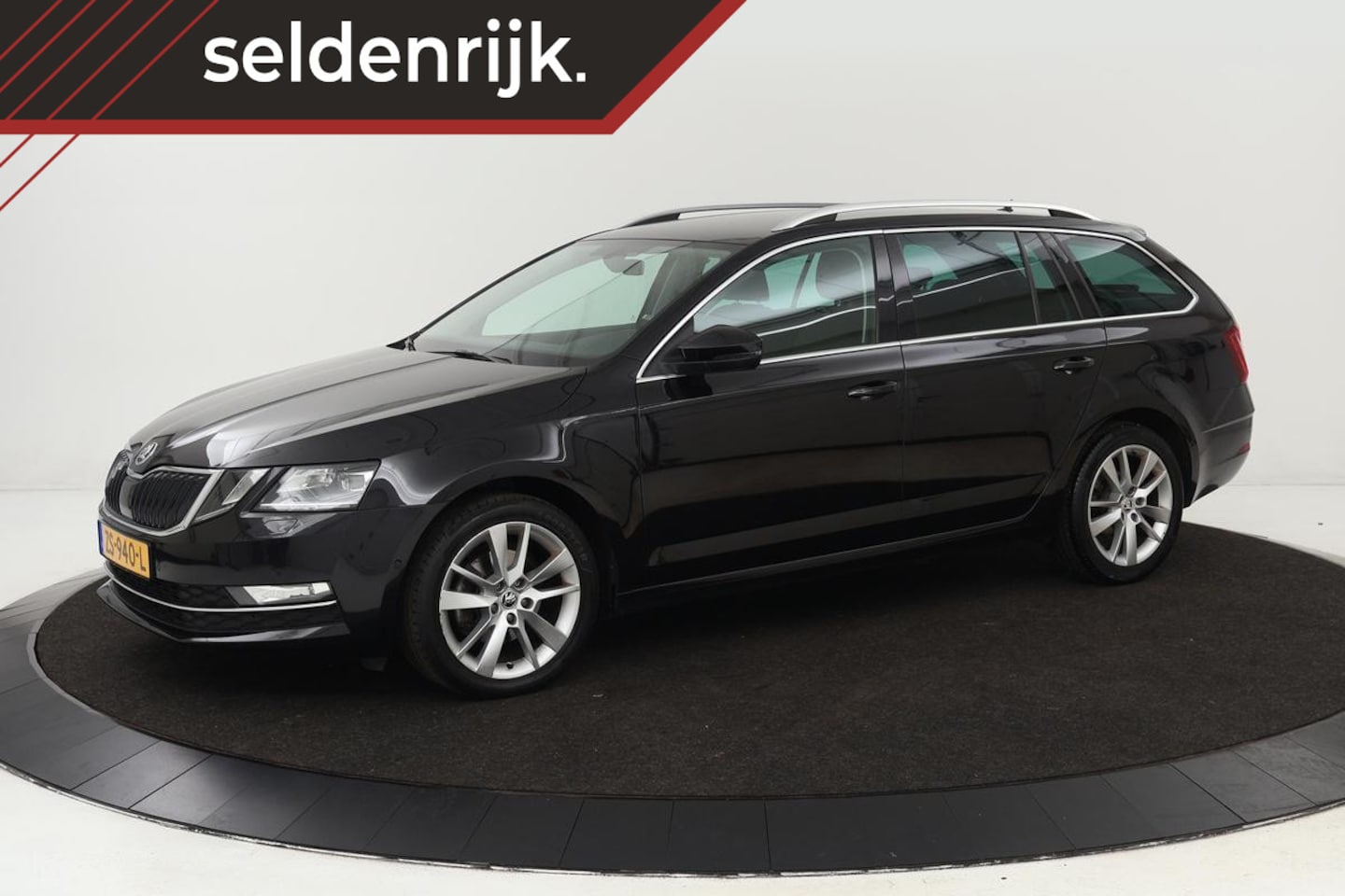 Skoda Octavia - 1.5 TSI Style | Stoelverwarming | Trekhaak | Carplay | Full LED | Navigatie | Park Assist - AutoWereld.nl