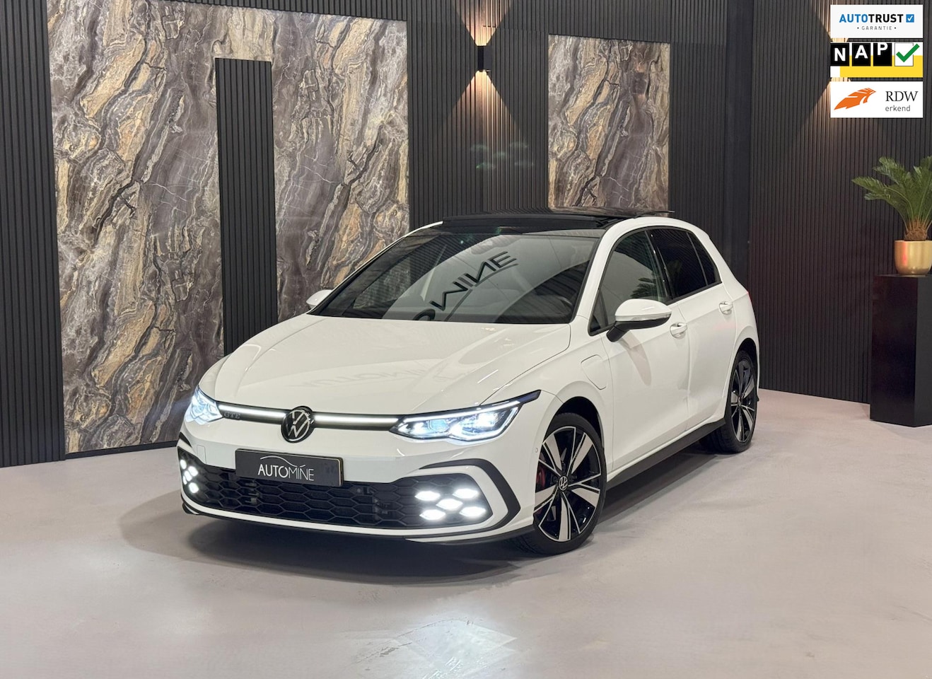 Volkswagen Golf - 1.4 eHybrid GTE|PANO|SFEER|IQ|FULL OPTION - AutoWereld.nl