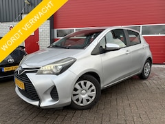 Toyota Yaris - 1.3 VVT-i Aspiration TREKHAAK / CAMERA / AIRCO / BLUETOOTH / CRUISE / NL-AUTO