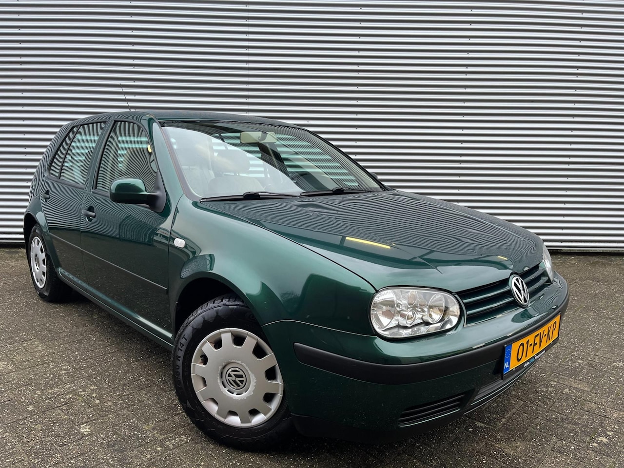 Volkswagen Golf - 1.6 Trendline|Airco|Weinig km|Goed onderhouden| - AutoWereld.nl