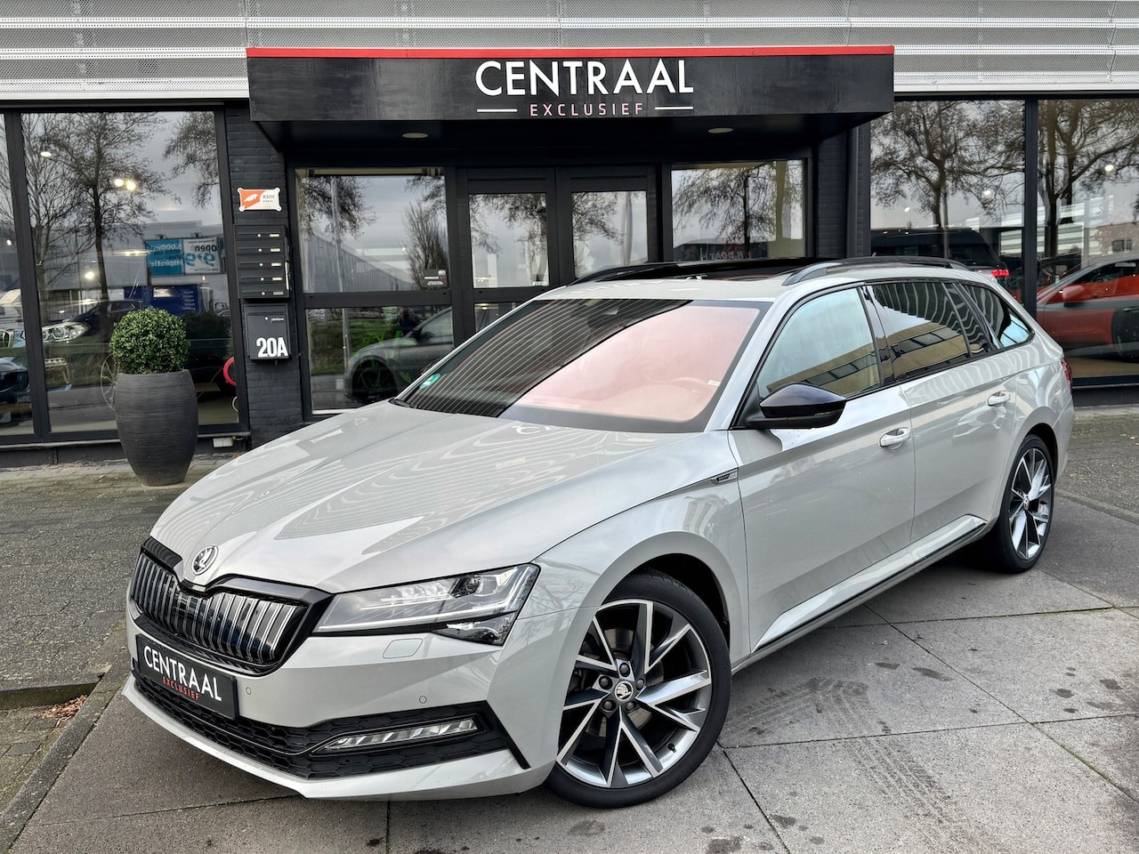 Skoda Superb Combi - 1.4 TSI iV Sportline Business 218PK|Pano|360Camera|Memory|ACC|Keyless|Carplay|DCC|Ambient - AutoWereld.nl