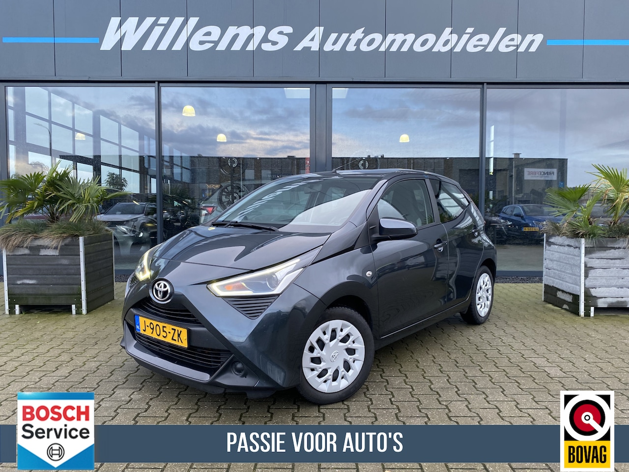 Toyota Aygo - 1.0 VVT-i x-play App Connect , Airco - AutoWereld.nl