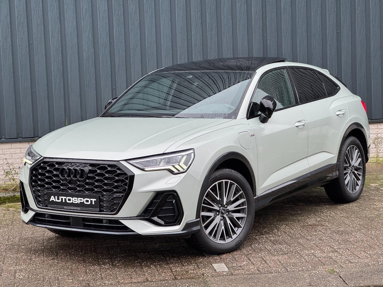 Audi Q3 Sportback - Q3 Sportback 45 TFSI e 245Pk S-Line Pano ACC Sfeerverlichting - AutoWereld.nl