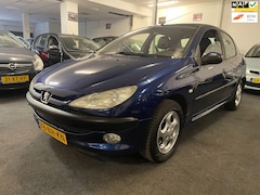 Peugeot 206 - 1.6-16V Gentry Premium/Airco/Trekhaak/Apk nw