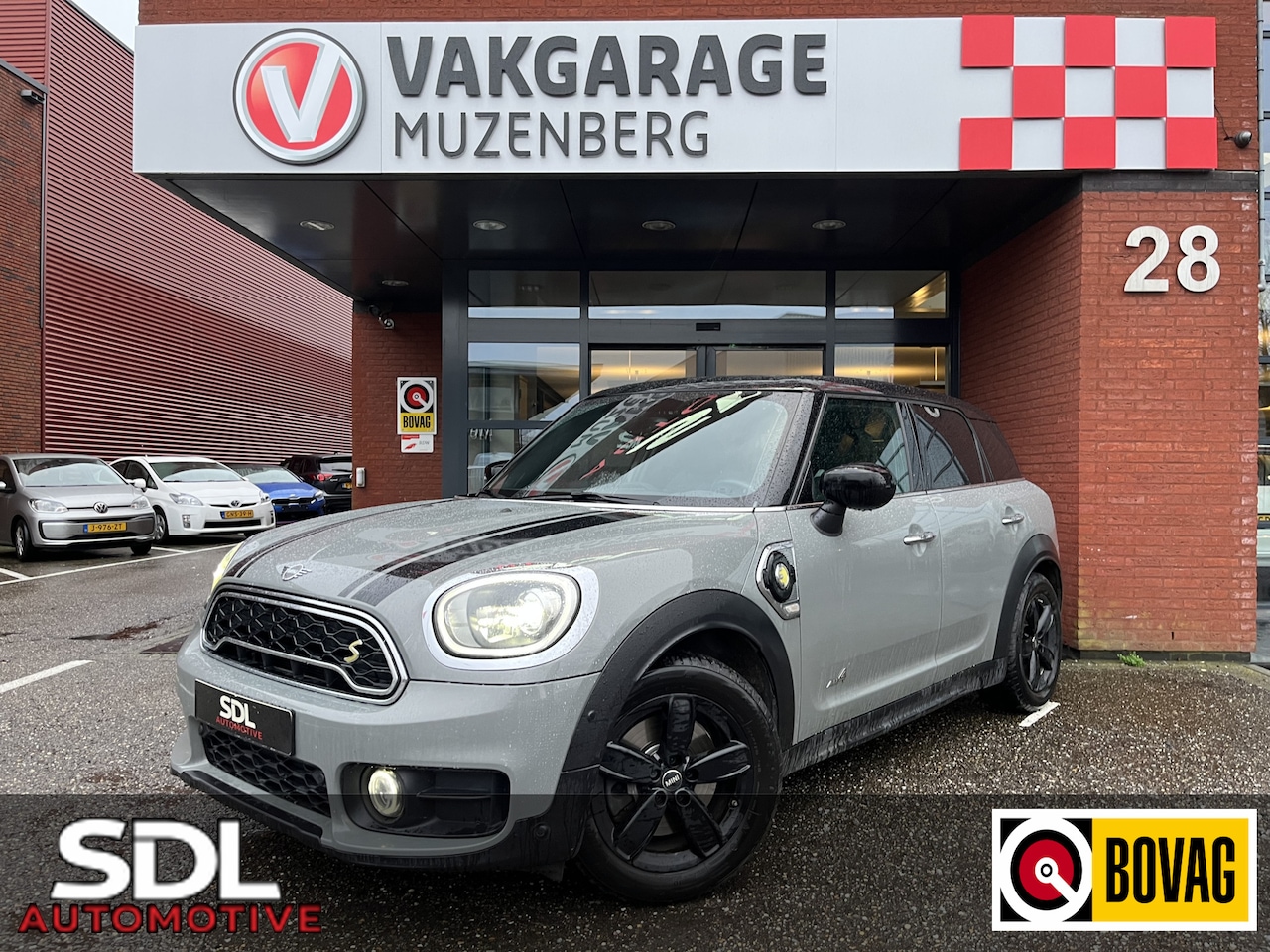 MINI Countryman - Mini 2.0 Cooper S E ALL4 // HARMAN KARDON // SCHUIF-KANTELDAK // NAVI // HALF LEDER // LED - AutoWereld.nl