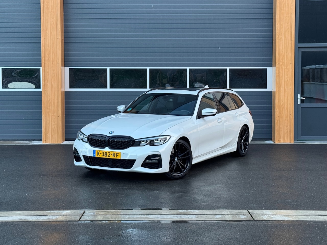 BMW 3-serie Touring - 320i High Executive 320i High Executive - AutoWereld.nl