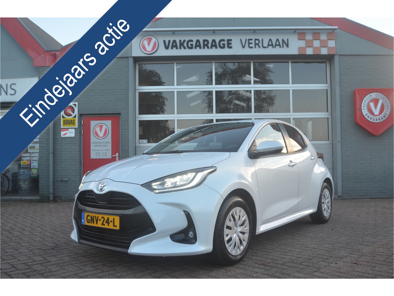 Toyota Yaris - 1.5 VVT-i parelmoer wit 12mnd.gar.nav. camera - AutoWereld.nl