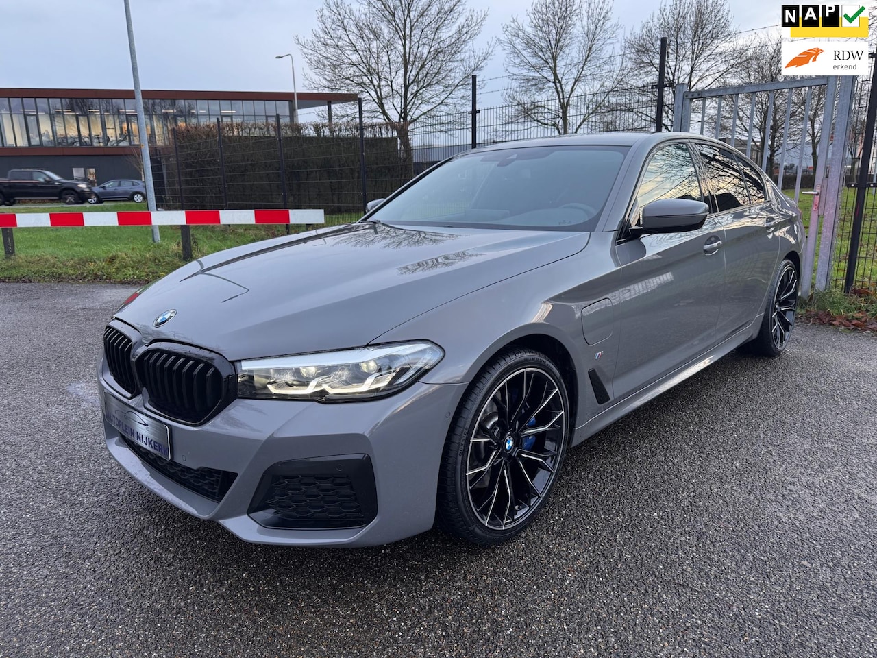 BMW 5-serie - 530e Exe Facelift M-Sport LED 20inch Carplay Plug in Hybrid - AutoWereld.nl