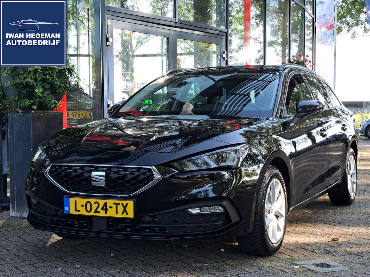 Seat Leon Sportstourer - 1.0 TSI Style Business Intense | Navi | Climate Control | PDC + Camera | Cruise Control | - AutoWereld.nl