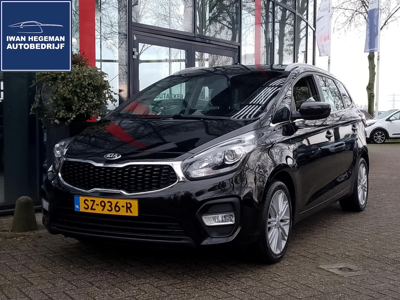 Kia Carens - 1.6 GDi DynamicPlusLine | Navi | Trekhaak | ECC | PDC + Camera | LM Velgen | Cruise Contro - AutoWereld.nl