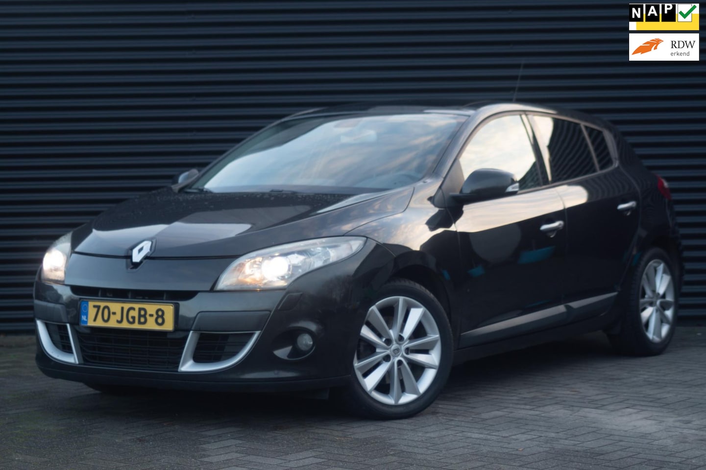 Renault Mégane - 2.0 TCe 180pk Privilège | Xenon | Pano | Stoelverwarming | - AutoWereld.nl