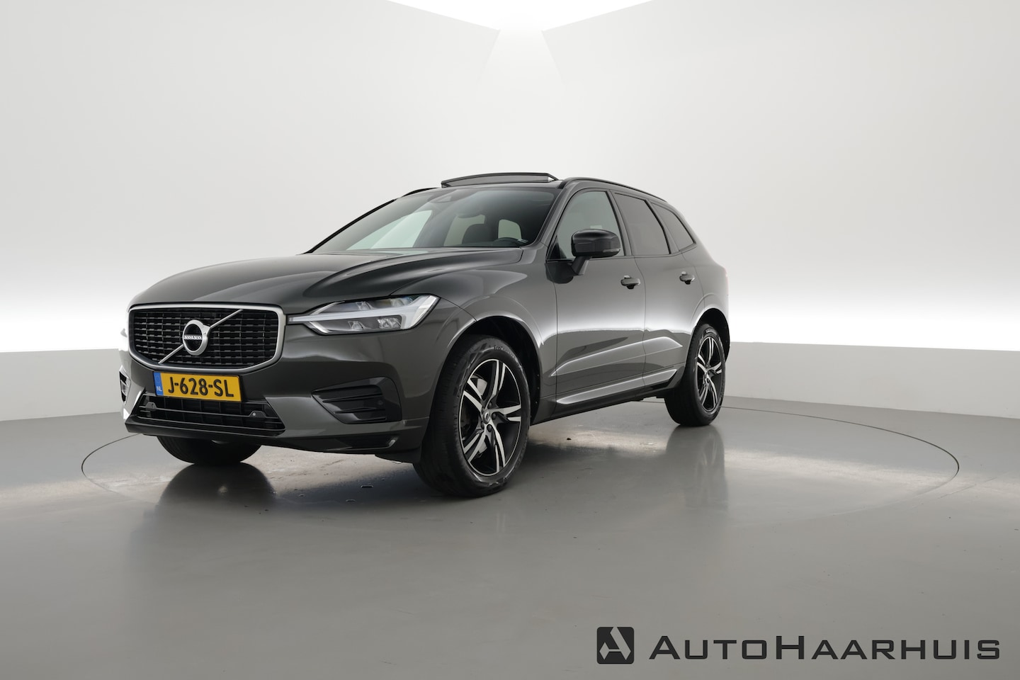 Volvo XC60 - 2.0 T4 R-Design | Pano | HUD | Pilot Assist | Navi | Elek. Trekhaak | - AutoWereld.nl