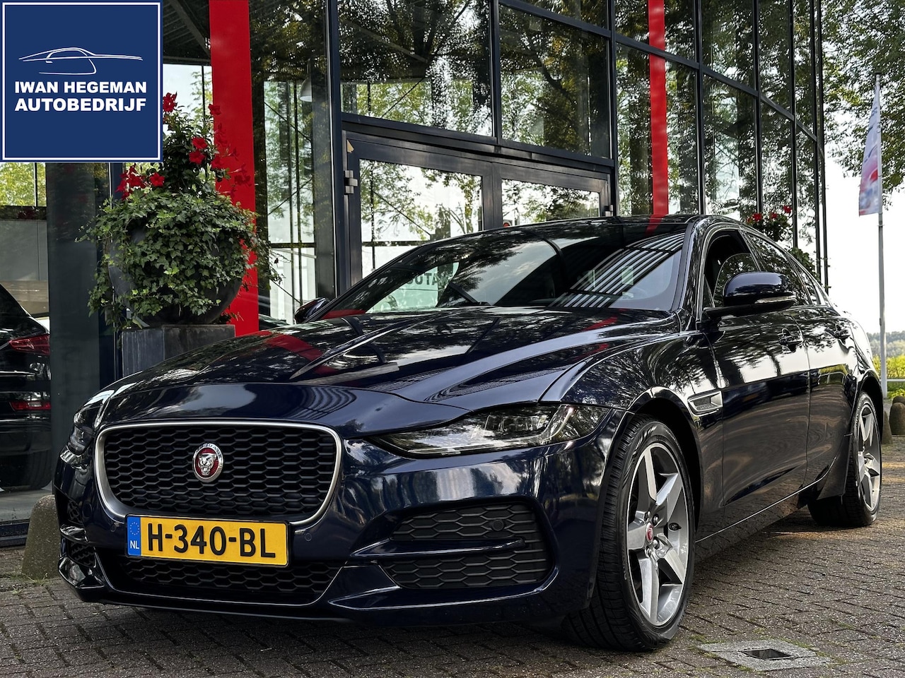 Jaguar XE - 2.0 P250 SE | Stoelverwarming | Carplay | Navi | Camera | DAB | Climate Control | Digital - AutoWereld.nl