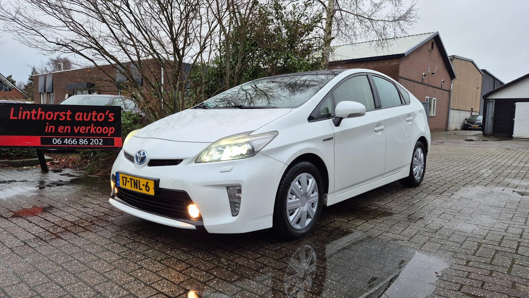 Toyota Prius - 1.8 Dynamic Business SOLARPANEL-CLIMA-NAVI BJ 2012 - AutoWereld.nl