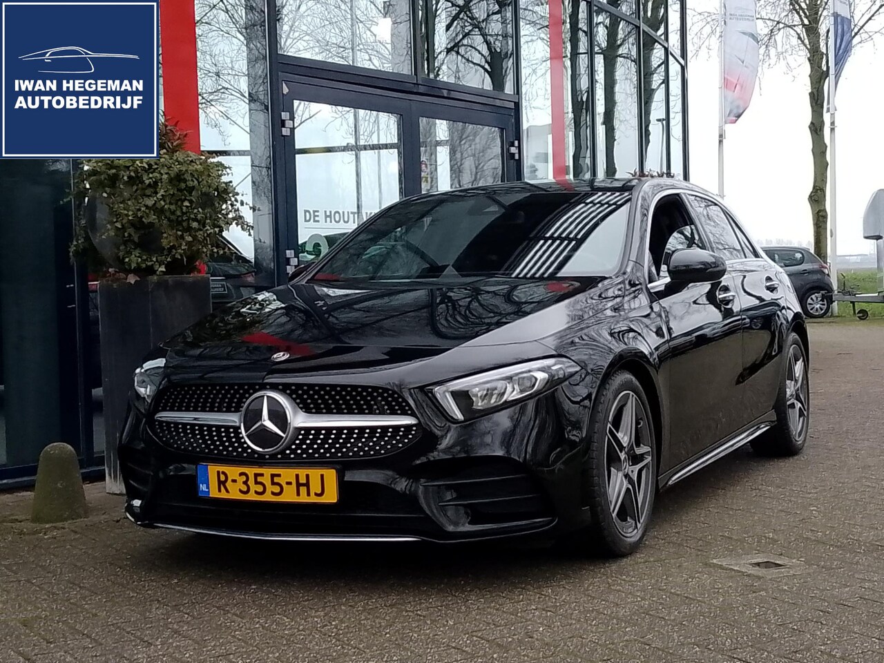 Mercedes-Benz A-klasse - 200 Premium AMG Styling AUTOMAAT | Navi | Sfeerverlichting | ECC | PDC + Camera | LM Velge - AutoWereld.nl