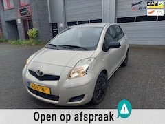 Toyota Yaris - 1.3 VVTi Comfort/ Nieuwe APK / AUTO RIJDT EN SCHAKELT GOED