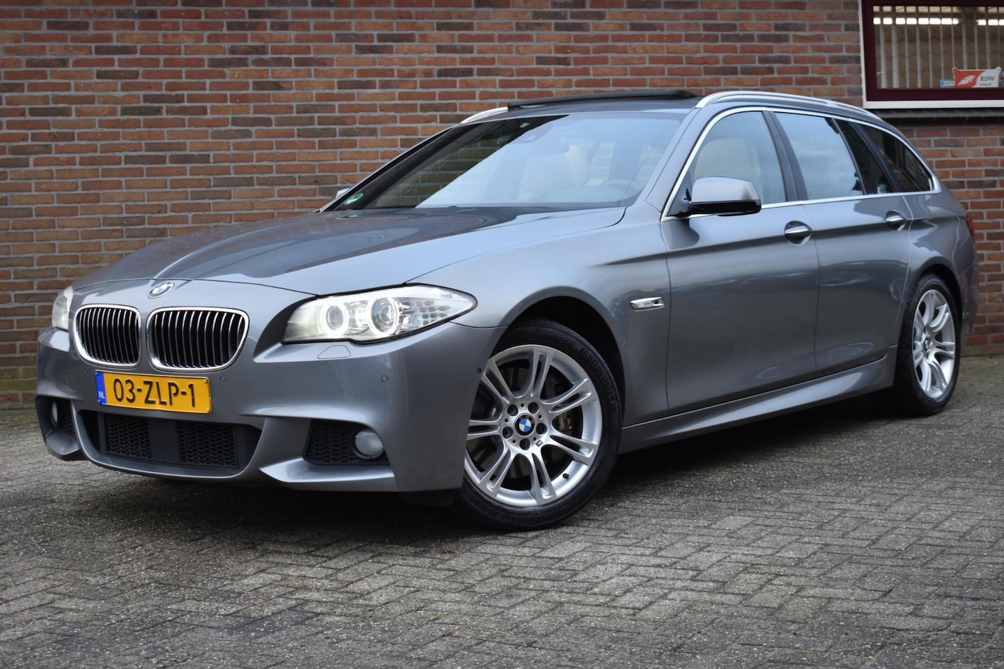 BMW 5-serie Touring - 525d High Executive '13 Xenon Pano Clima Navi M Pakket Inruil mogelijk - AutoWereld.nl