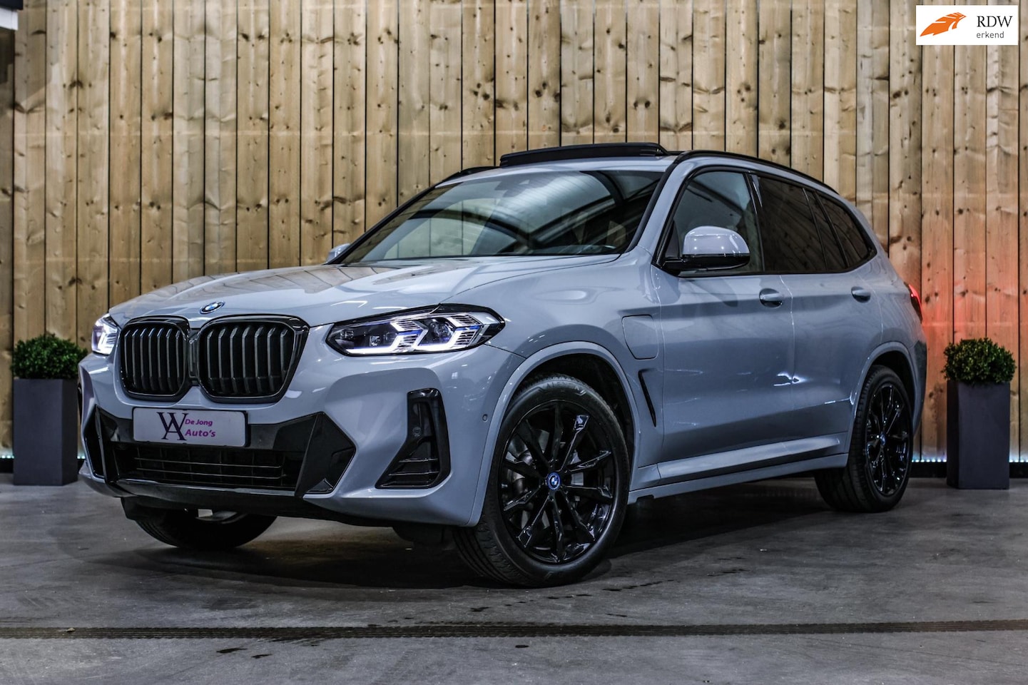 BMW X3 - XDrive30e M-Sport *Pano*Laser Led*Camera*Leder*Trekhaak* - AutoWereld.nl