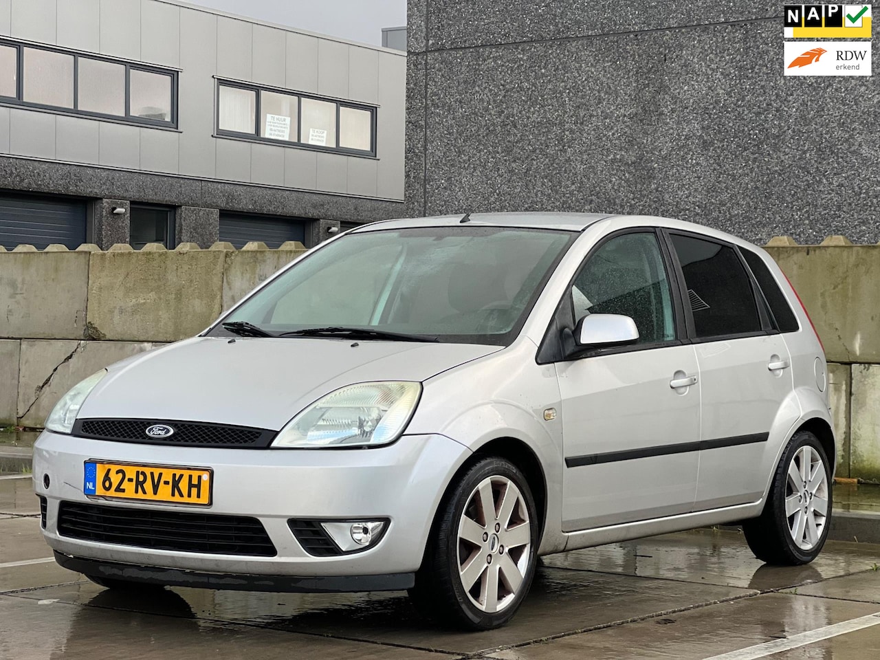 Ford Fiesta - 1.6-16V Futura | Leder stoelen | Airco | Parkeersensoren | Bluethooth - AutoWereld.nl