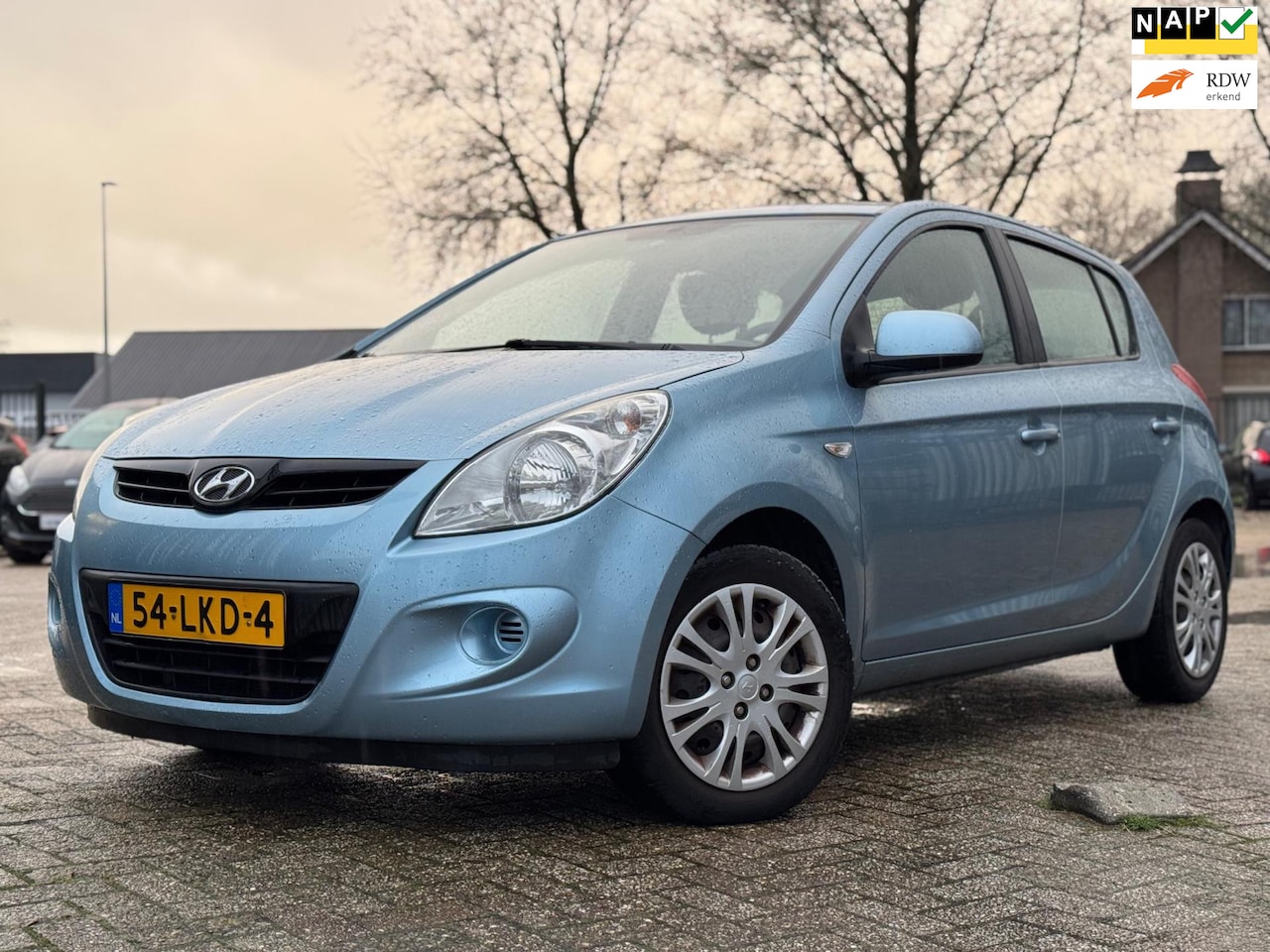 Hyundai i20 - 1.4i DynamicVersion AUTOMAAT AIRCO NAP MF-STUUR - AutoWereld.nl