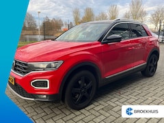 Volkswagen T-Roc - 1.5 TSI 150 pk Sport Business R 7-DSG | Achteruitrijcamera | Dodehoek sensor | Cruise cont