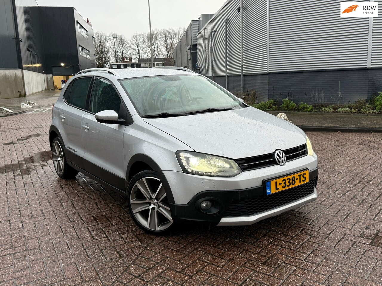 Volkswagen Polo - 1.6 TDI Cross AUTOMAAT CLIMA Stoelverwarming - AutoWereld.nl