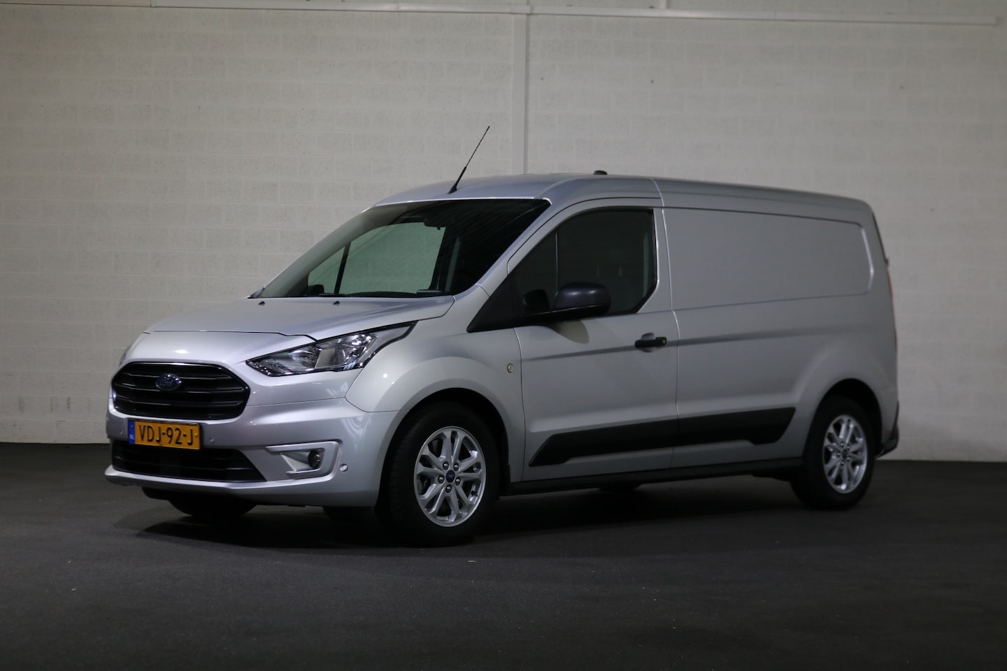 Ford Transit Connect - 1.0 Ecoboost L2 Trend Airco Navigatie Camera Trekhaak BPM Vrij - AutoWereld.nl