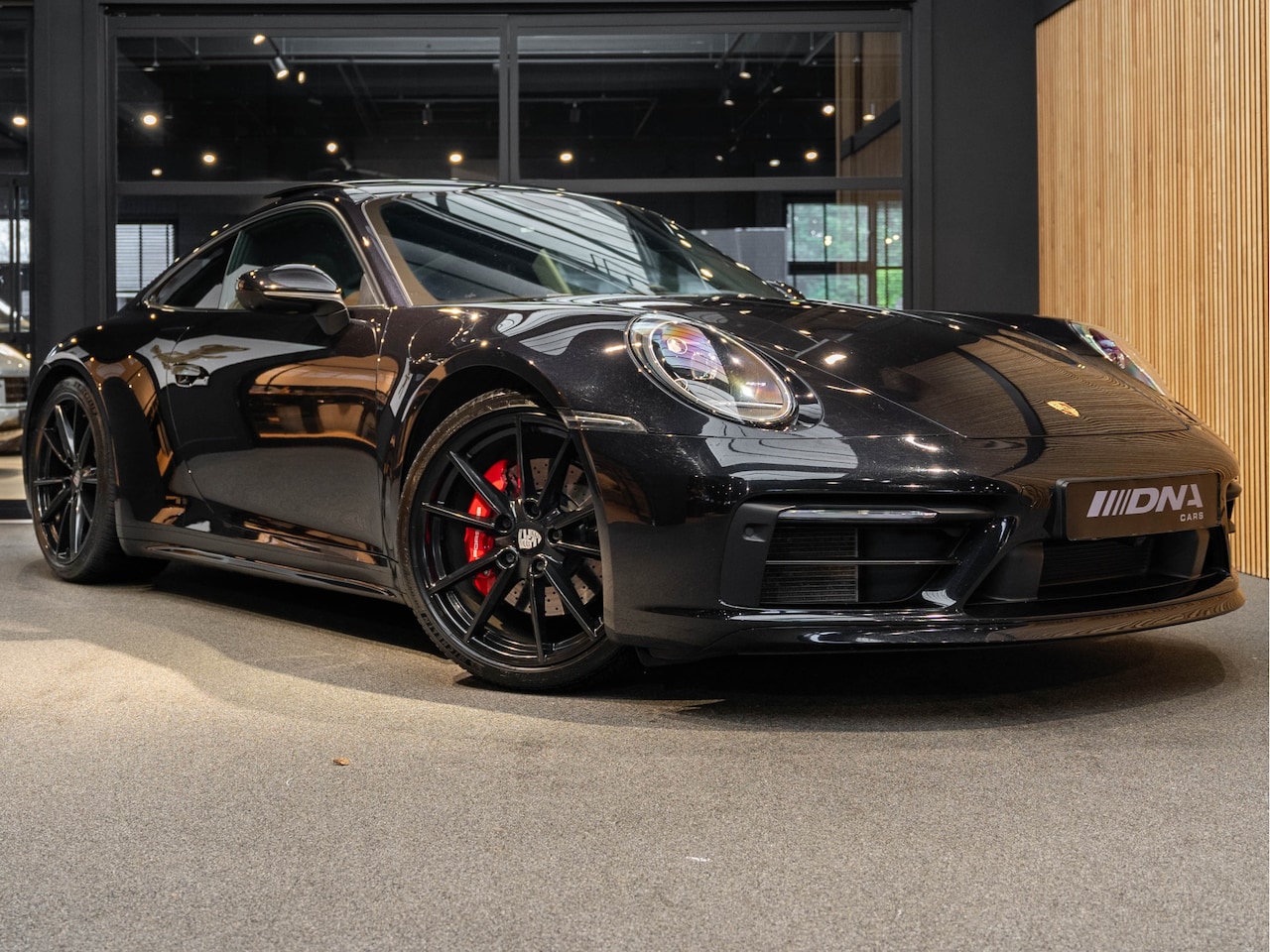 Porsche 911 - 992 Carrera 4S Sport Design Bose Lift 911 3.0 Carrera 4S Pano Carbon Sportuitlaat - AutoWereld.nl