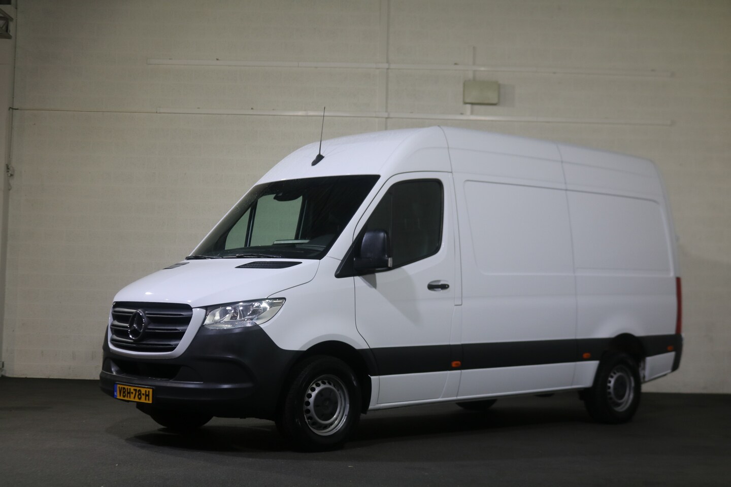 Mercedes-Benz Sprinter - 316 CDI L2 H2 Airco Navigatie Camera 3.5t Trekhaak Inrichting - AutoWereld.nl