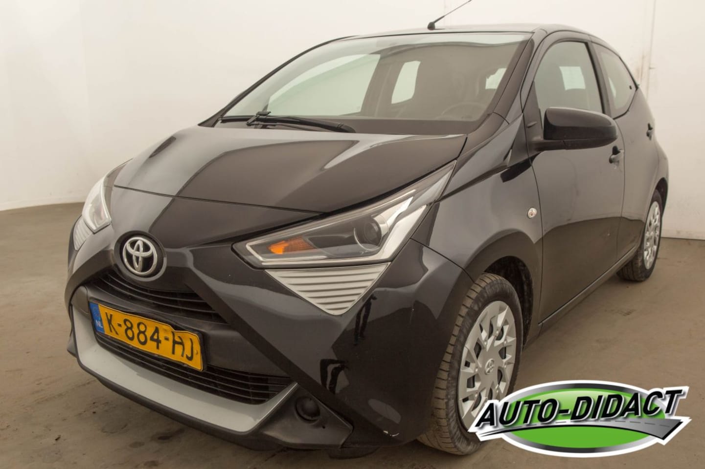 Toyota Aygo - 1.0 VVT-i X-Play 60.881 km - AutoWereld.nl