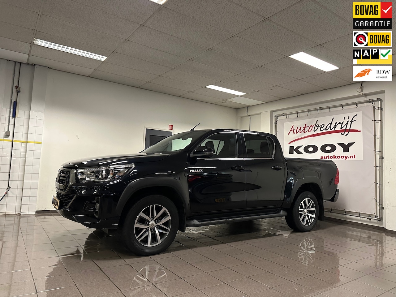 Toyota HiLux - 2.4 D-4D Double Cab Executive * Automaat / 5 Persoons / Trekhaak / Camera / NL Auto * - AutoWereld.nl