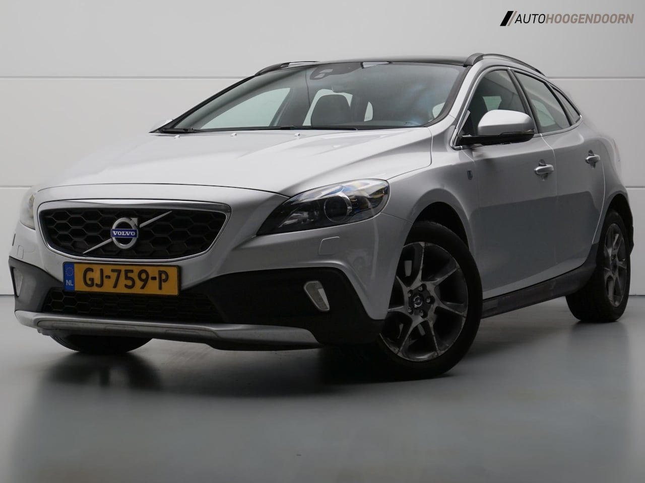 Volvo V40 Cross Country - 2.0 T3 Ocean Race (NAVI,PANORAMA,MEMORY SEAT,LEDER,SPORTSTOELEN,DIGITAL DISPLAY,STOELVERWA - AutoWereld.nl