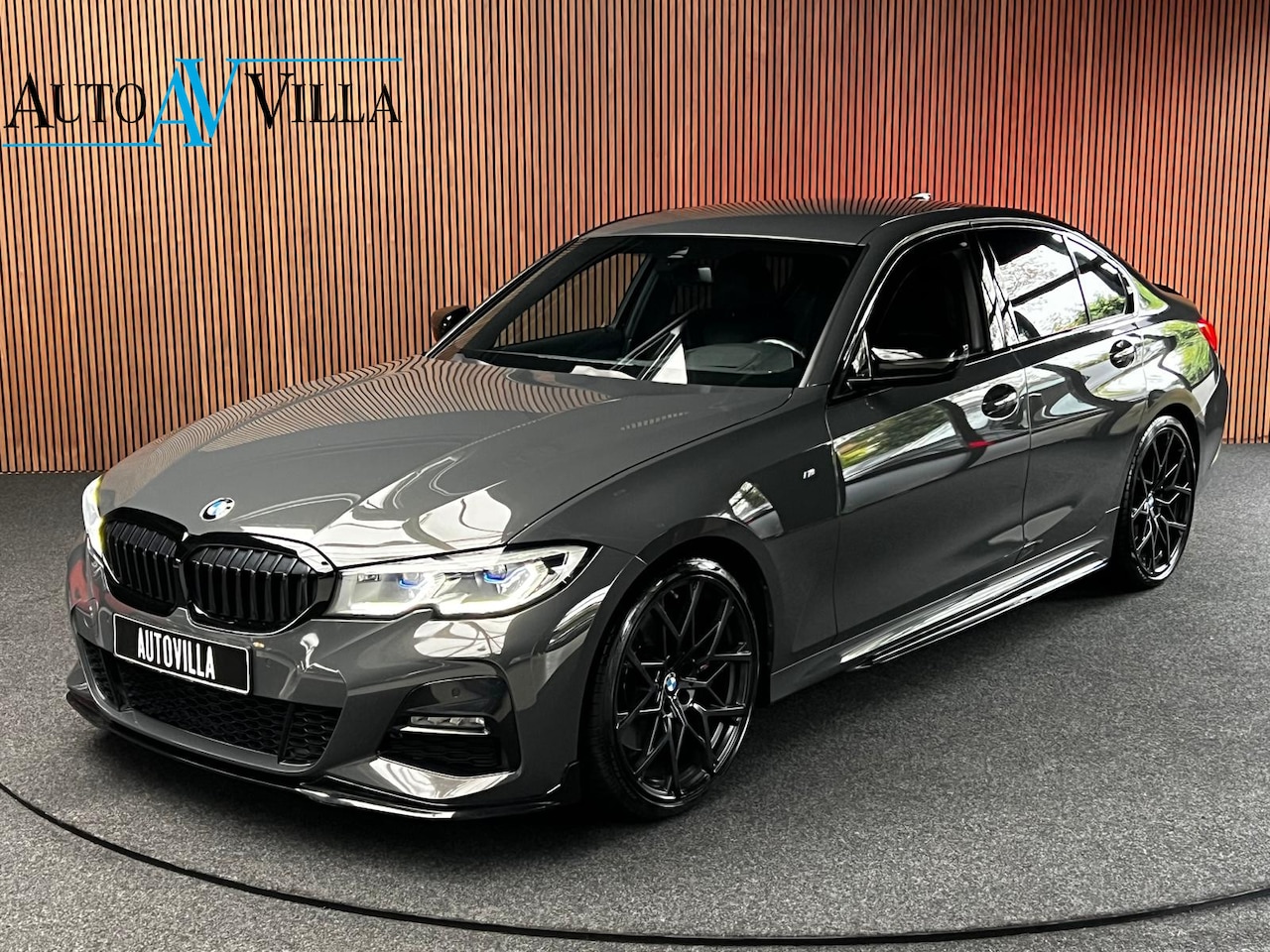 BMW 3-serie - 320i M-sport Head Up Leer Navi PDC Virtual 20'' LM velgen Climate voor en achter Matrix - AutoWereld.nl