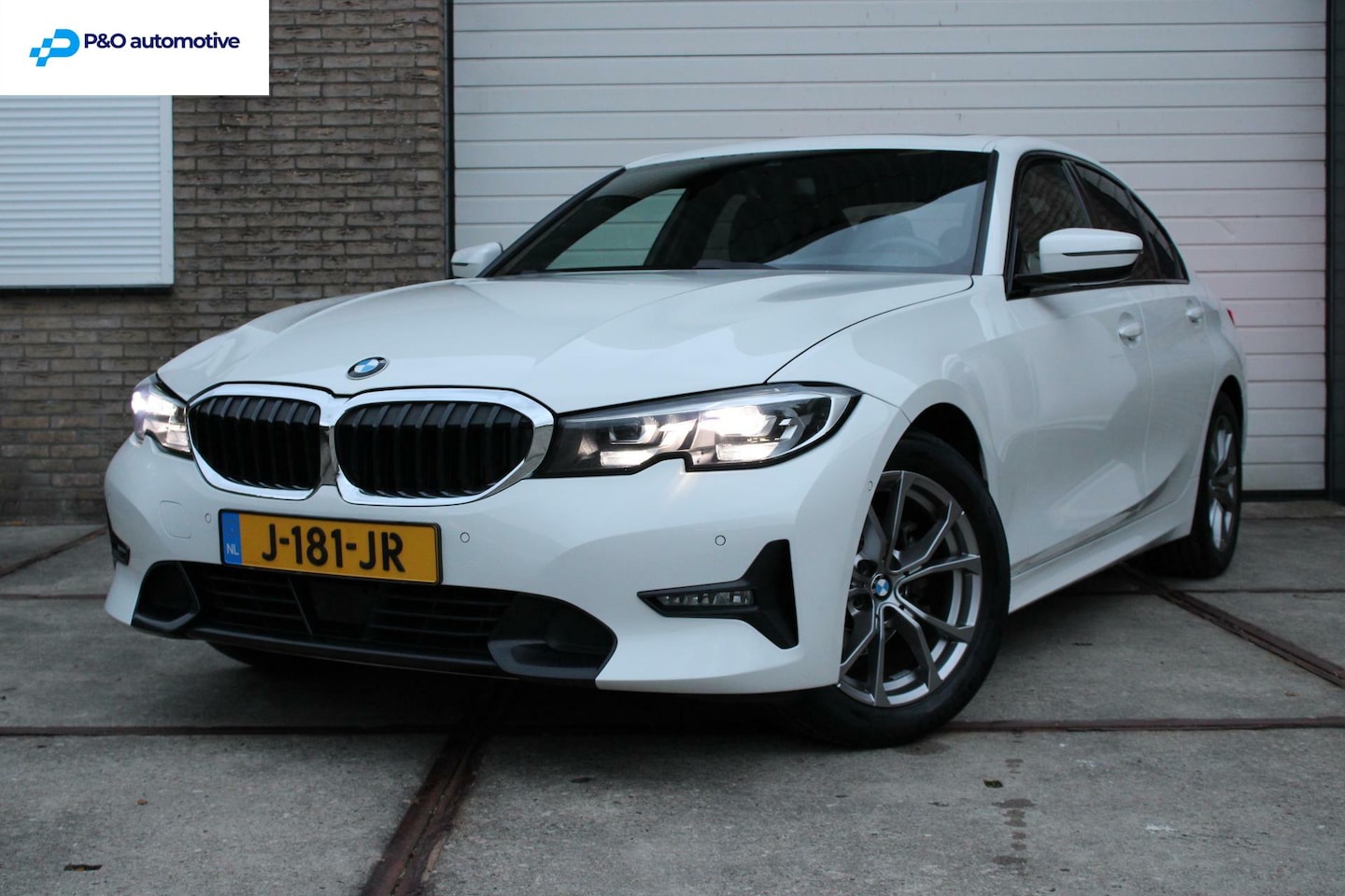 BMW 3-serie - 318i Sportline Shadow/Panoramadak/Ambianceverlichting - AutoWereld.nl