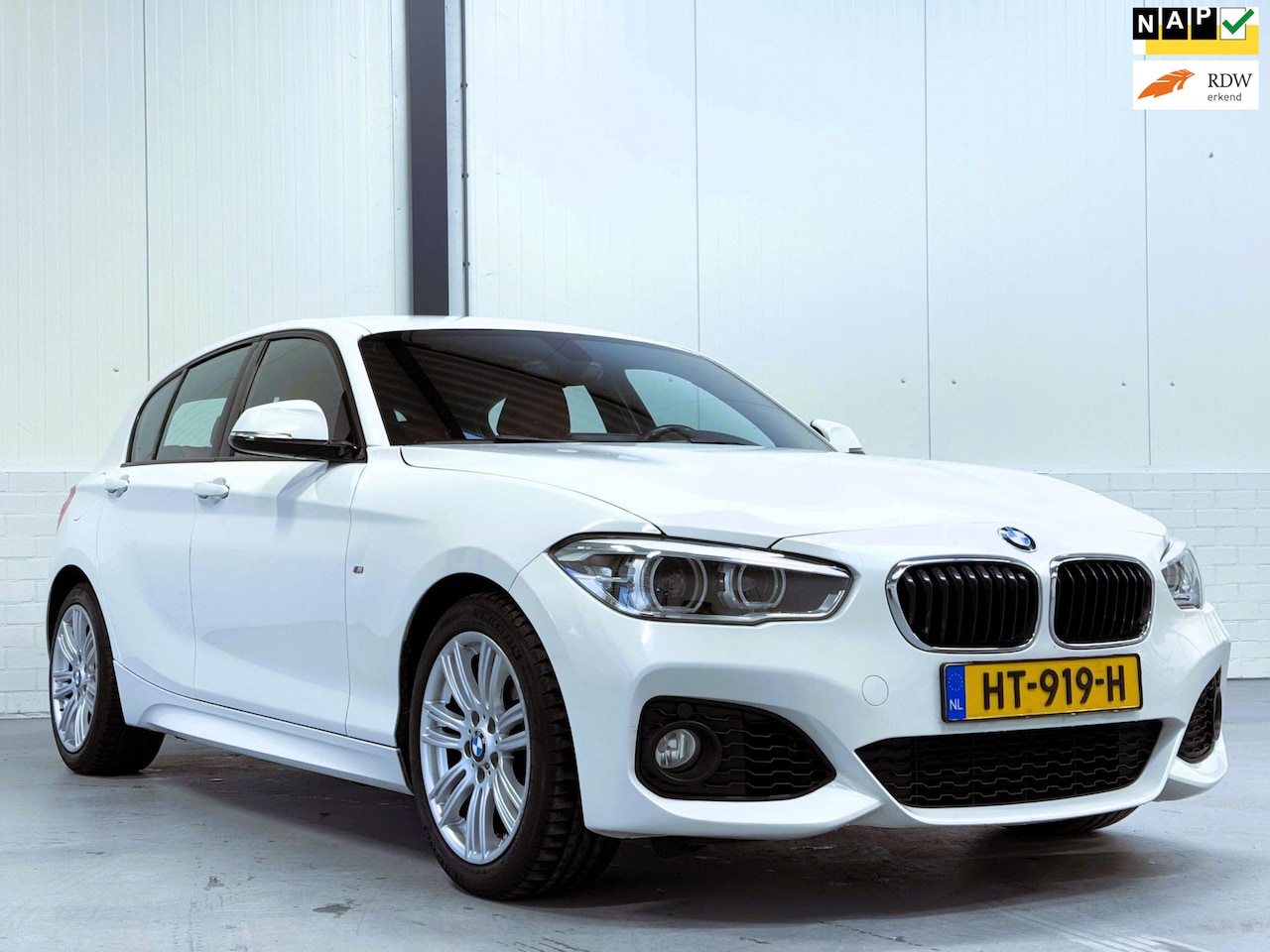 BMW 1-serie - 116i M Sport Leder|Eindejaarsactie - AutoWereld.nl