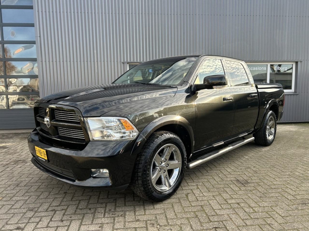 Dodge Ram 1500 - 5.7 V8 4x4 CC 5'7 SPORT Airco PDC Schuifdak! - AutoWereld.nl