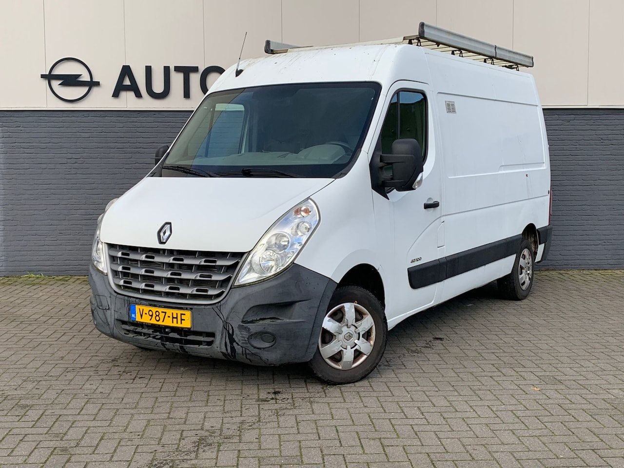 Renault Master - T35 2.3 dCi 101PK L2H2 Airco Navigatie Radio/cd Trekhaak Cruise control Imperial - AutoWereld.nl