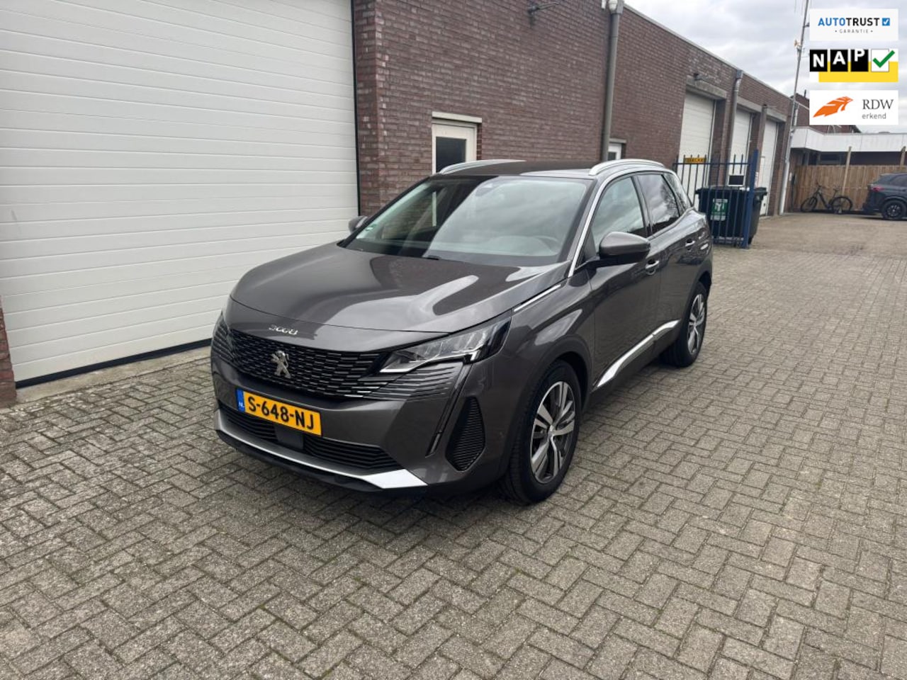 Peugeot 3008 - 1.2 PureTech allure automaat 42.000km - AutoWereld.nl