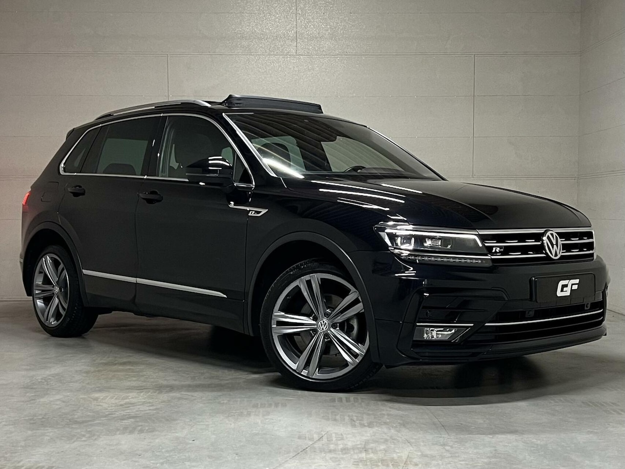 Volkswagen Tiguan - 1.4 TSI R-Line Pano Virtual Trekh. Massage - AutoWereld.nl