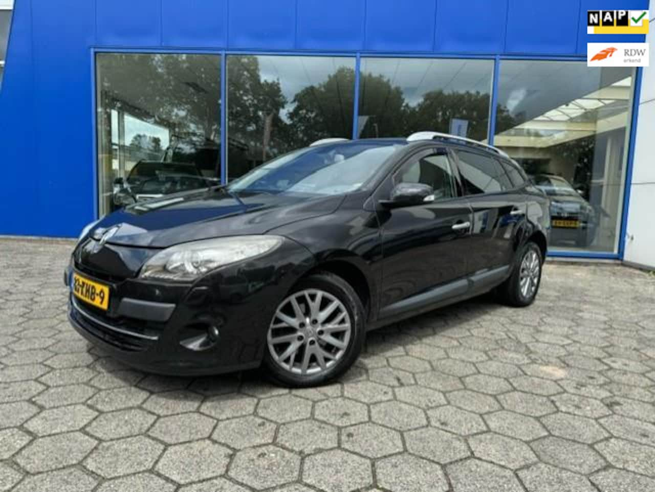 Renault Mégane Estate - 2.0 Privilége Automaat - Schuif/kant.dak - Navi - Trekhaak - AutoWereld.nl