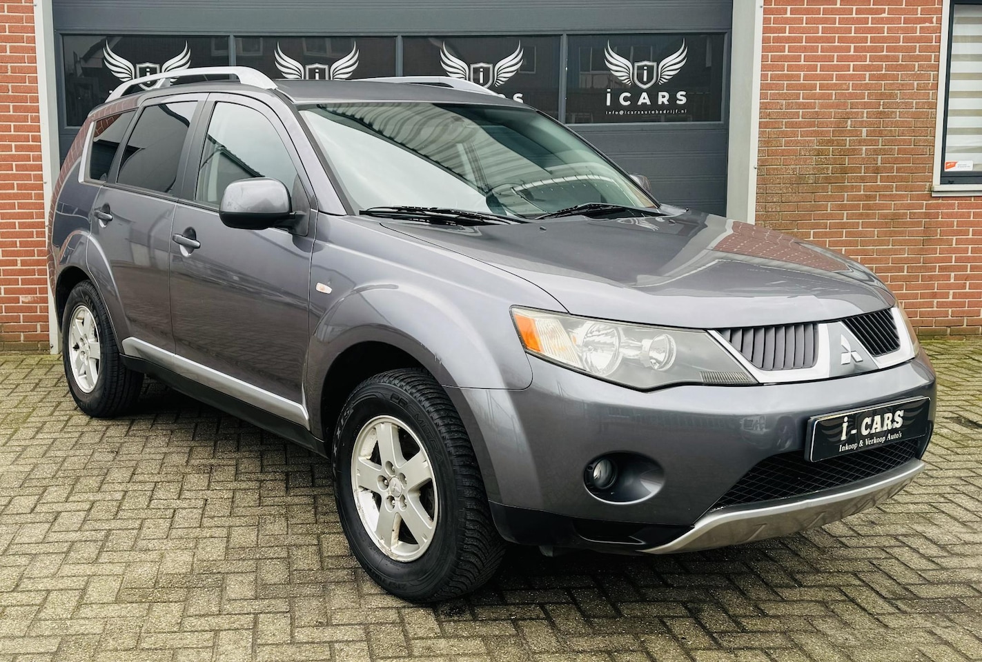 Mitsubishi Outlander - 2.4 Intro Edition 2WD Trekhaak 3e eigenaar - AutoWereld.nl