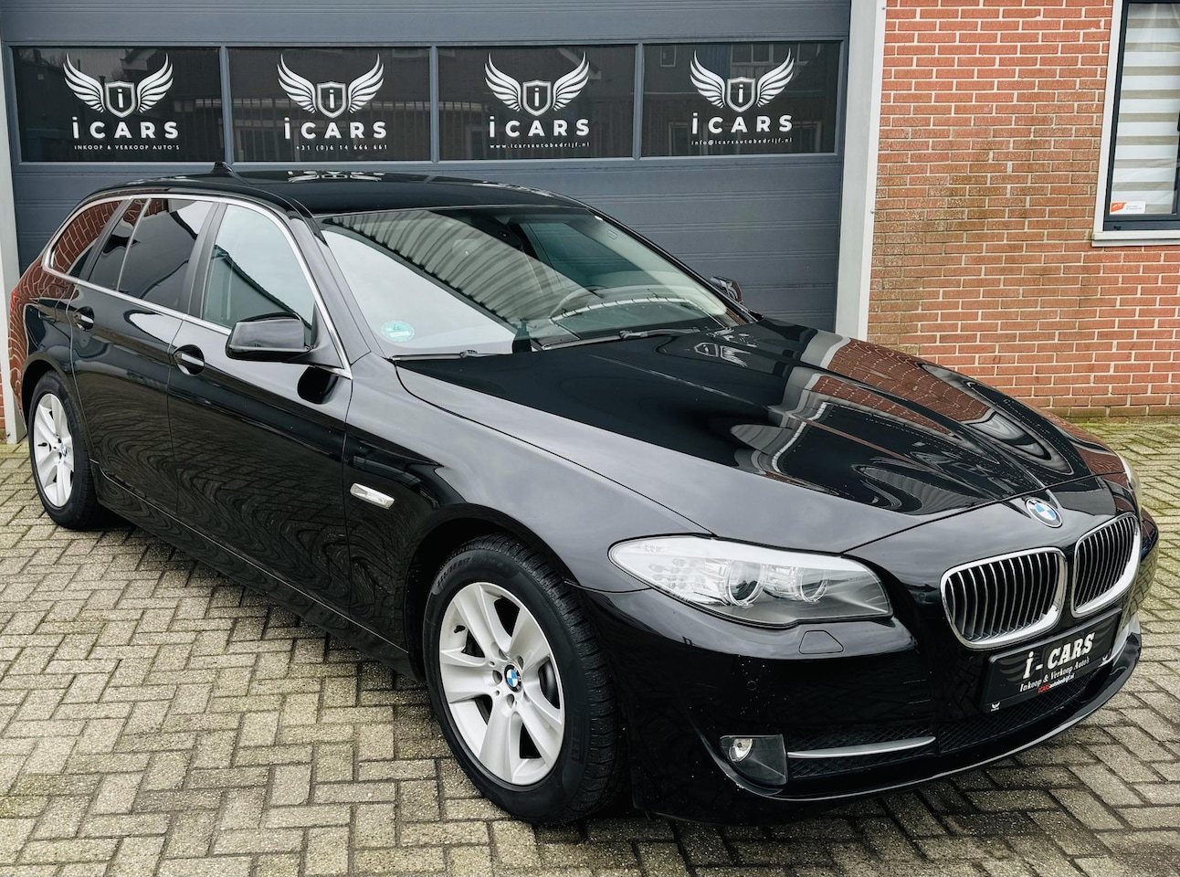 BMW 5-serie Touring - 523i Executive Trekhaak Navi Xenon - AutoWereld.nl